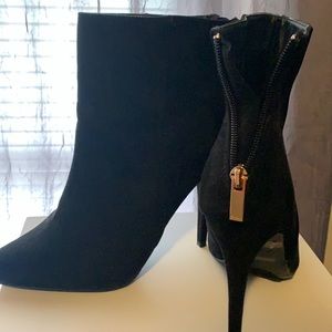 Anne Michelle black suede ankle booties size 8 (like new worn once)